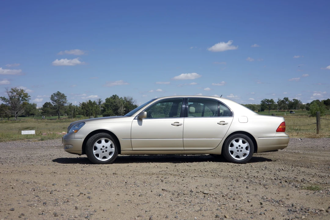 2003 Lexus LS 3rd Gen - Image 12 of 31