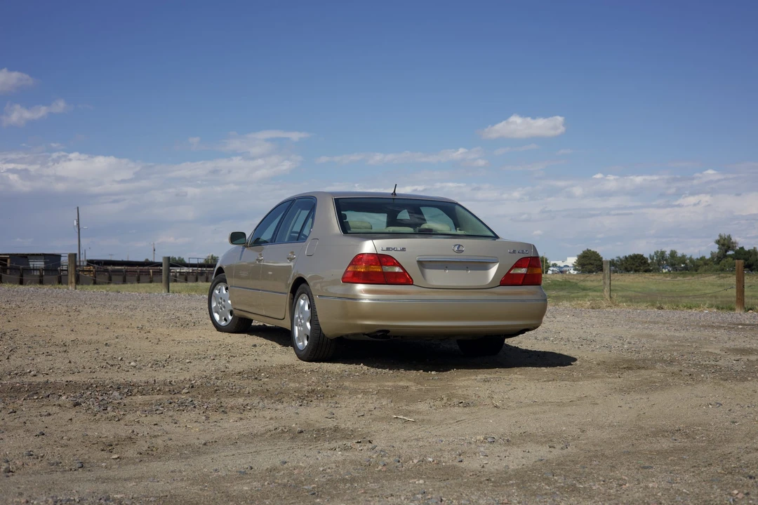 2003 Lexus LS 3rd Gen - Image 15 of 31