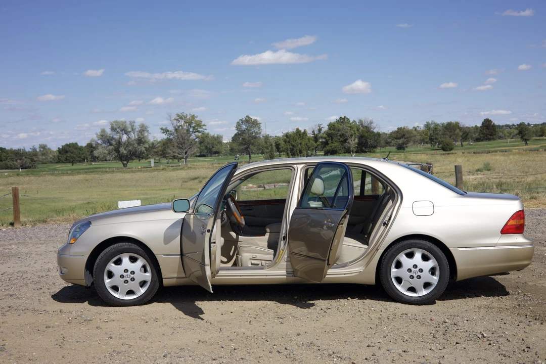 2003 Lexus LS 3rd Gen - Image 24 of 31