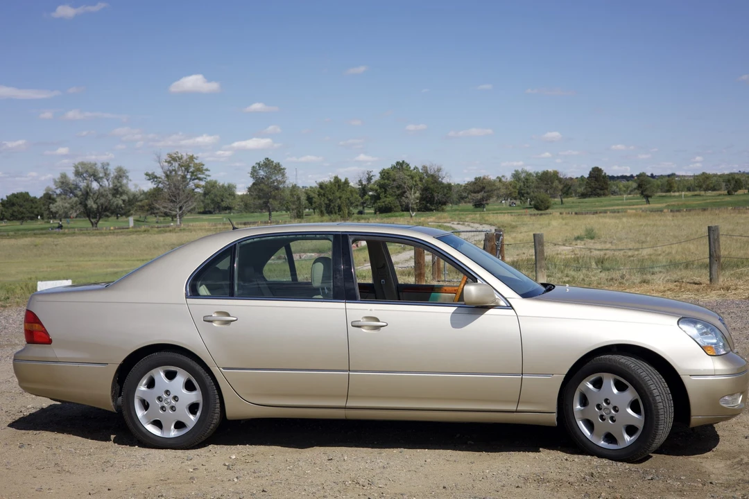 2003 Lexus LS 3rd Gen - Image 18 of 31
