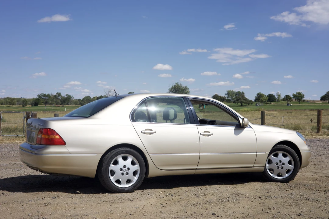 2003 Lexus LS 3rd Gen - Image 17 of 31