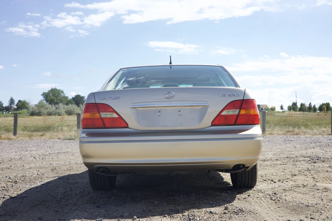 2003 Lexus LS 3rd Gen - Image 16 of 31