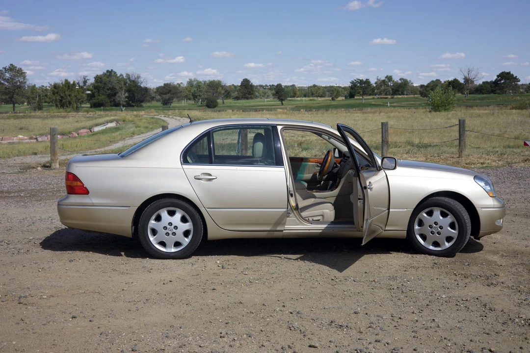 2003 Lexus LS 3rd Gen - Image 20 of 31