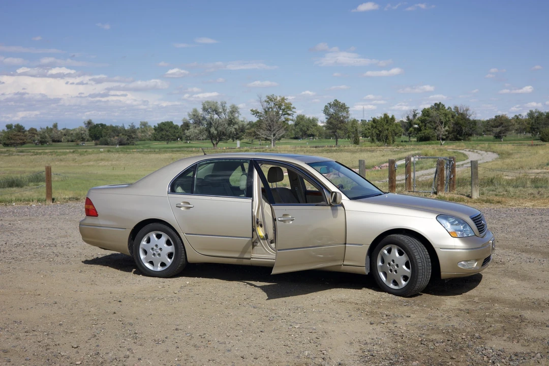 2003 Lexus LS 3rd Gen - Image 21 of 31