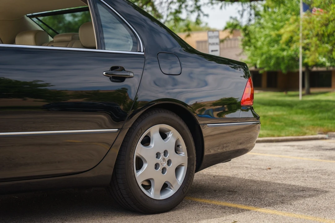 2003 Lexus LS - Image 9 of 31