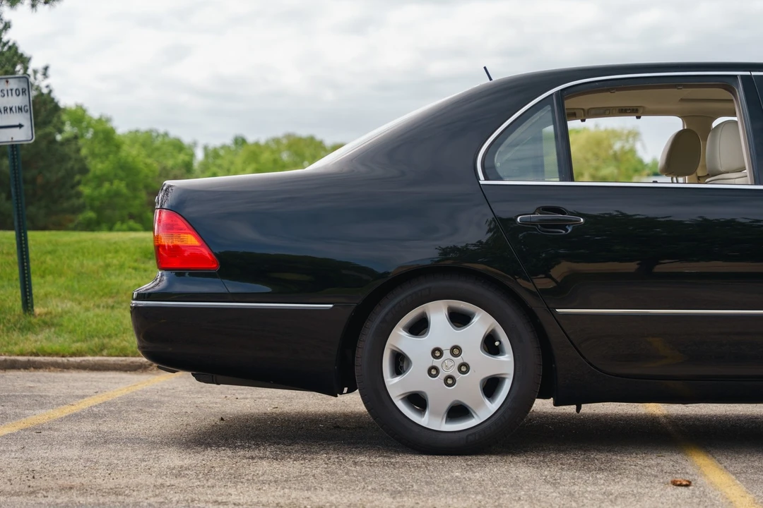 2003 Lexus LS - Image 17 of 31
