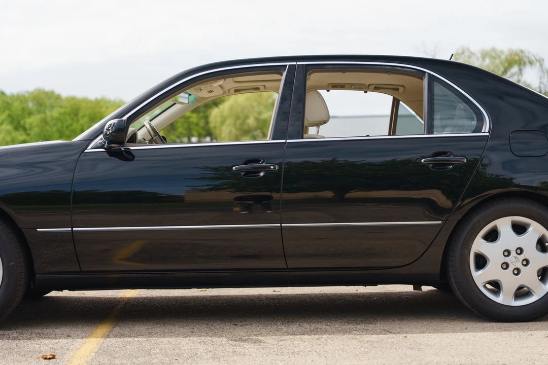 2003 Lexus LS - Image 4 of 31