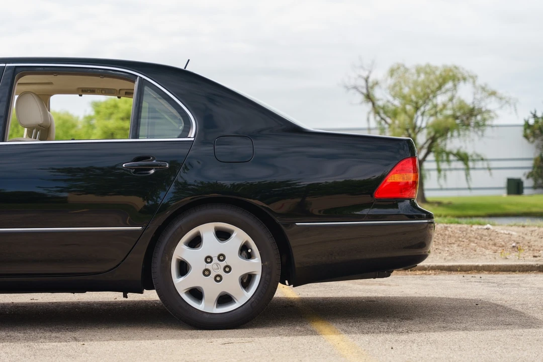 2003 Lexus LS - Image 5 of 31
