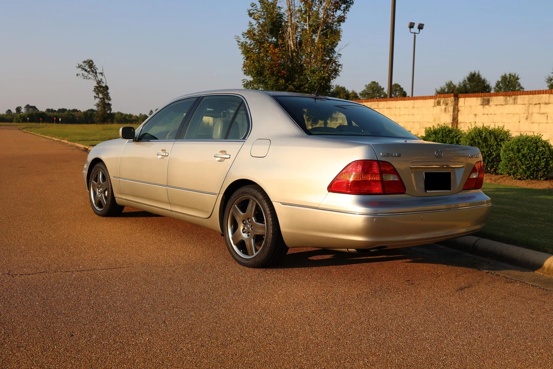 2003 Lexus LS 3rd Gen - Image 11 of 31