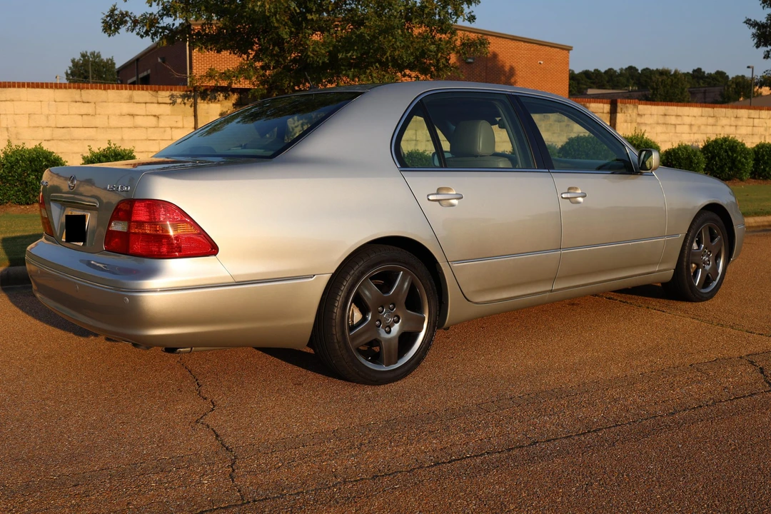 2003 Lexus LS 3rd Gen - Image 6 of 31