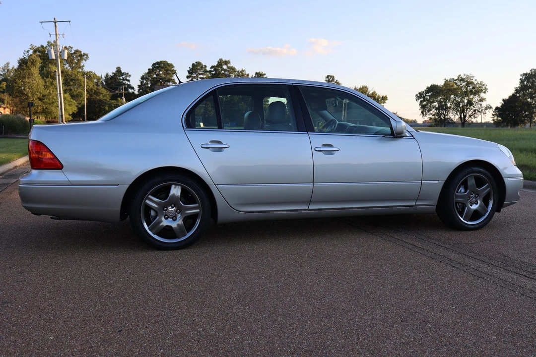 2003 Lexus LS 3rd Gen - Image 4 of 31