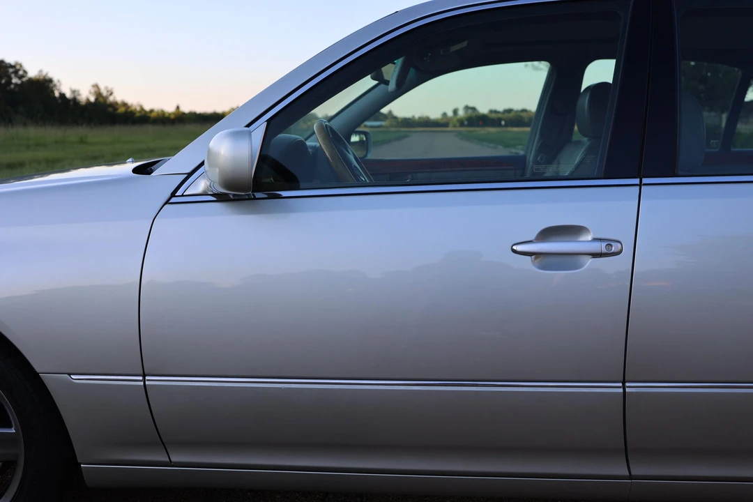 2003 Lexus LS 3rd Gen - Image 23 of 31