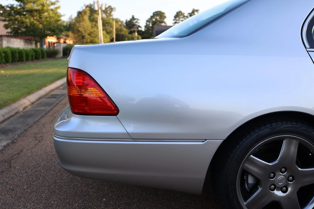 2003 Lexus LS 3rd Gen - Image 27 of 31