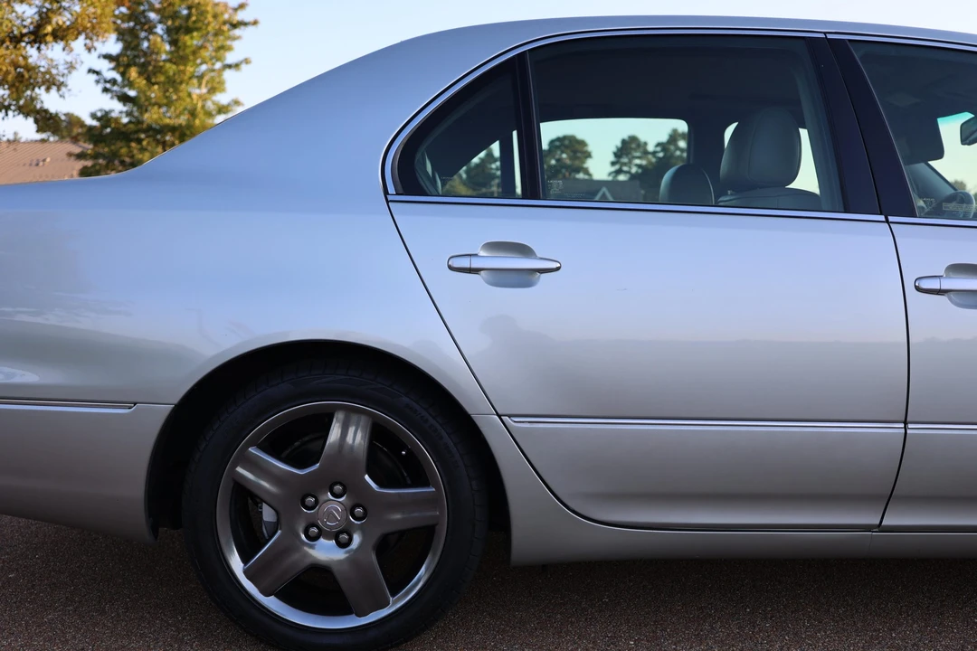 2003 Lexus LS 3rd Gen - Image 28 of 31