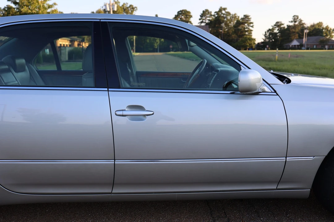 2003 Lexus LS 3rd Gen - Image 29 of 31