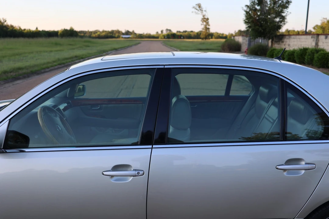 2003 Lexus LS 3rd Gen - Image 25 of 31