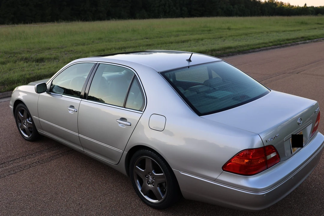 2003 Lexus LS 3rd Gen - Image 12 of 31
