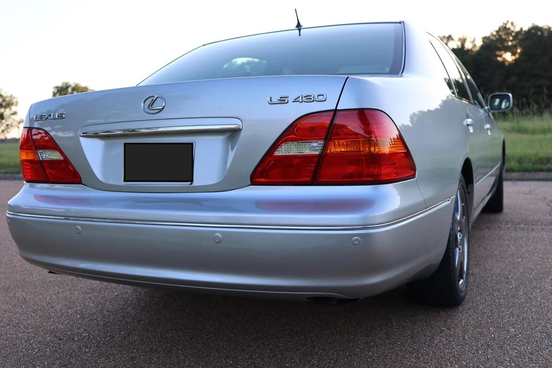 2003 Lexus LS 3rd Gen - Image 8 of 31