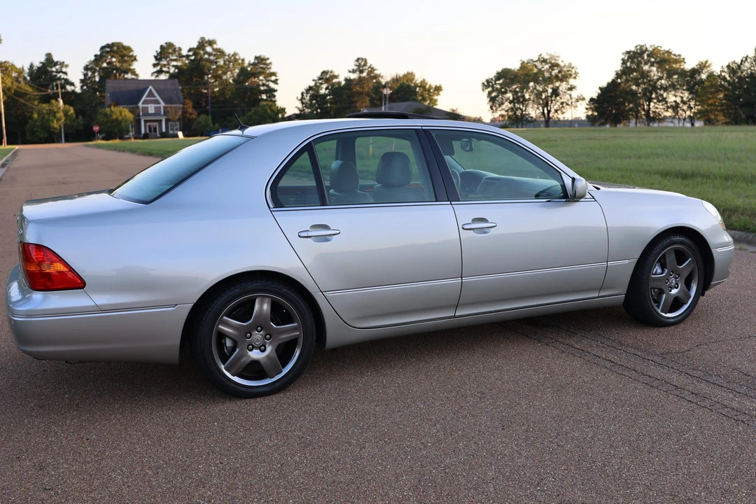 2003 Lexus LS 3rd Gen - Image 5 of 31