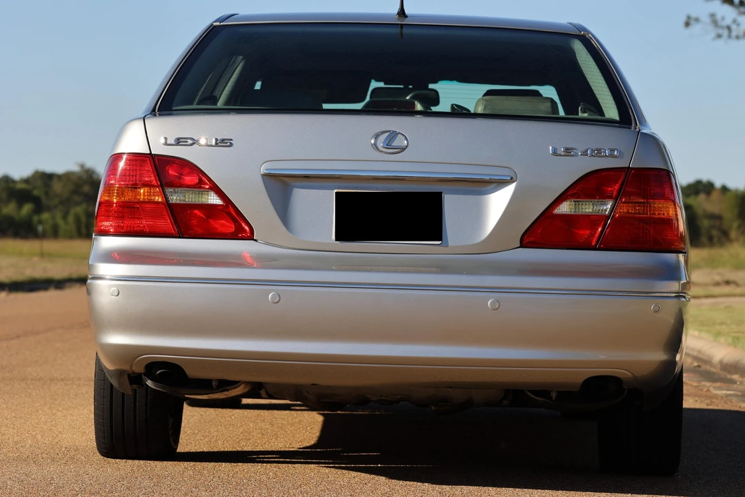 2003 Lexus LS 3rd Gen - Image 9 of 31