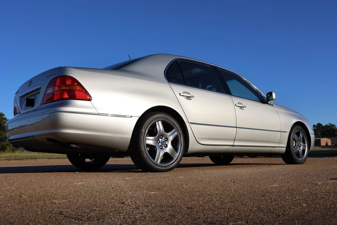 2003 Lexus LS 3rd Gen - Image 7 of 31