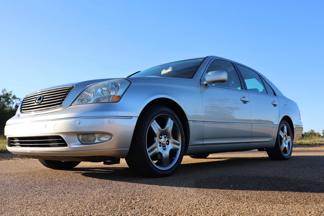 2003 Lexus LS 3rd Gen - Image 15 of 31