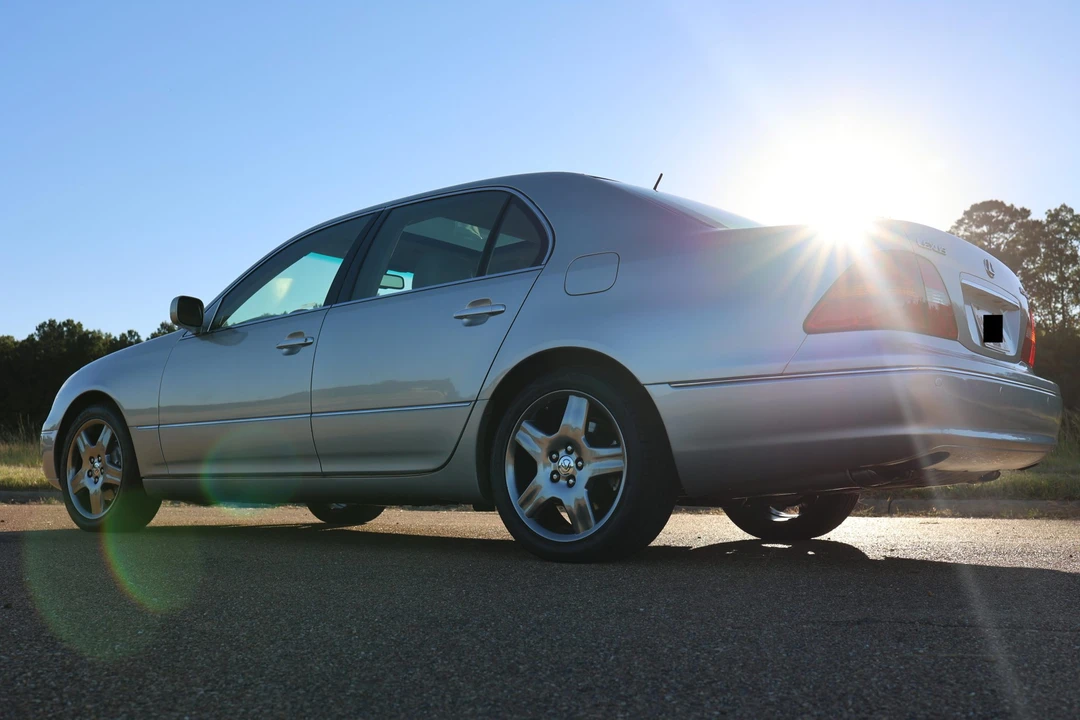 2003 Lexus LS 3rd Gen - Image 13 of 31