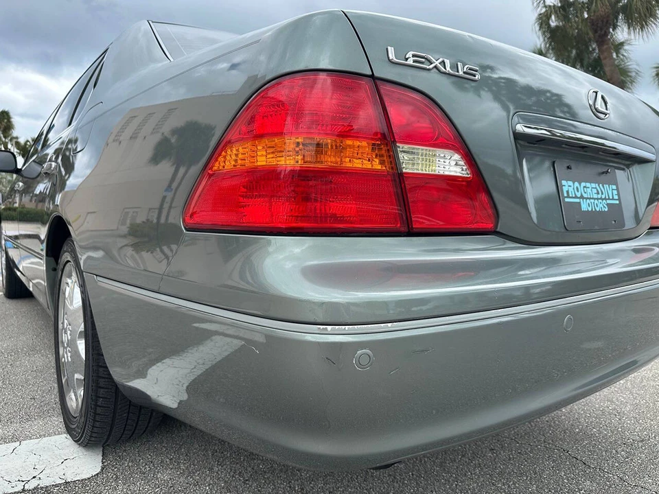 2003 Lexus LS 3rd Gen - Image 15 of 31