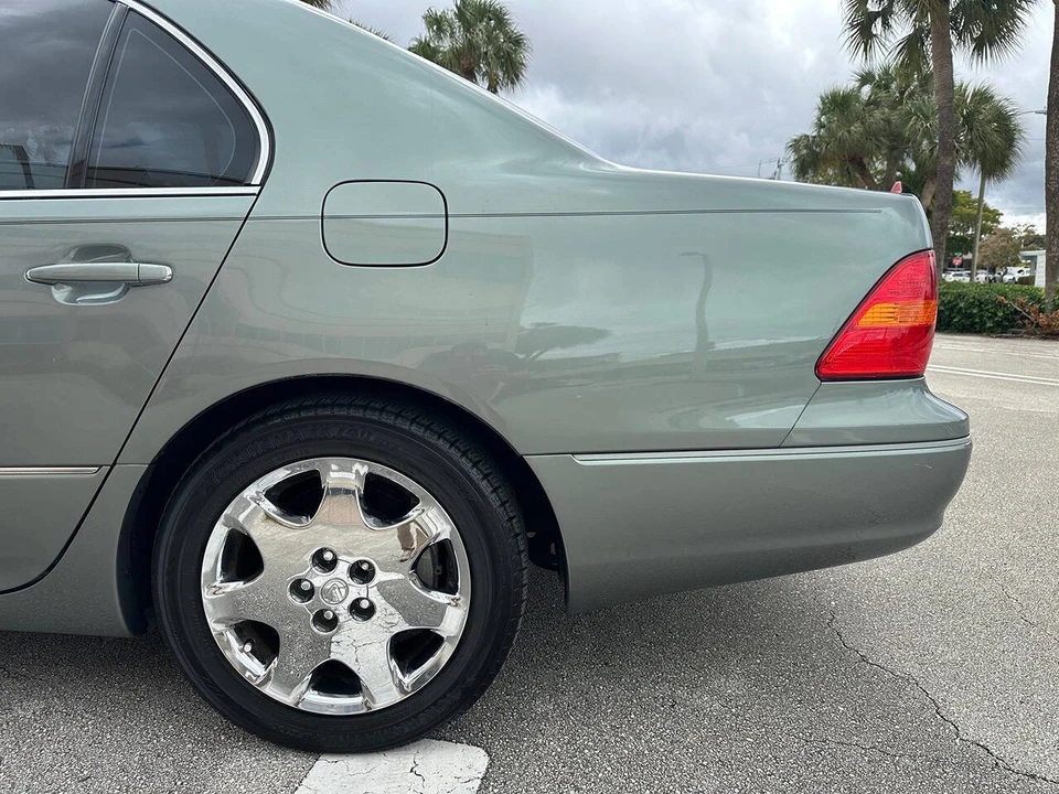 2003 Lexus LS 3rd Gen - Image 12 of 31