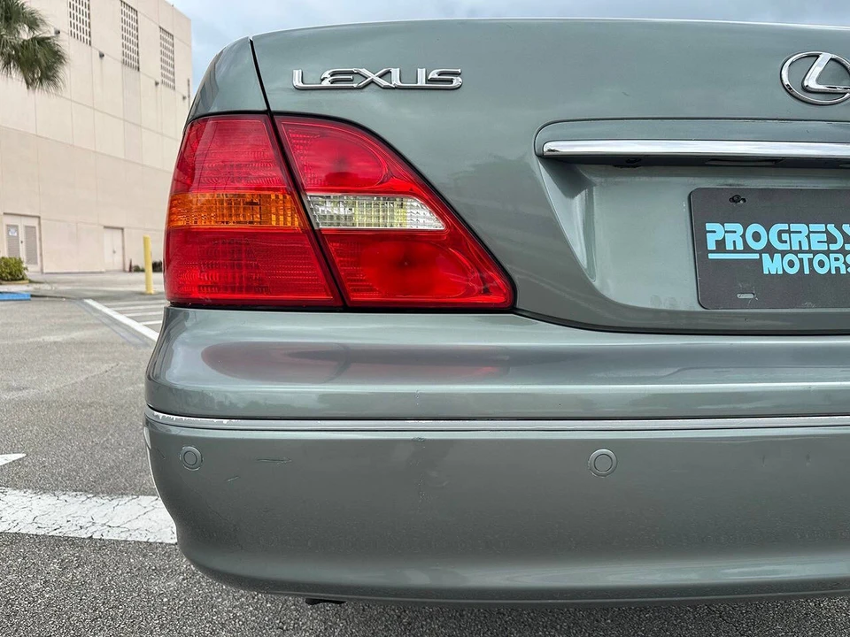 2003 Lexus LS 3rd Gen - Image 14 of 31