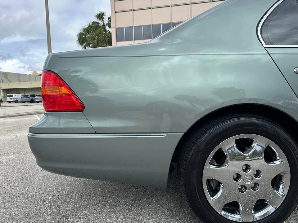 2003 Lexus LS 3rd Gen - Image 21 of 31