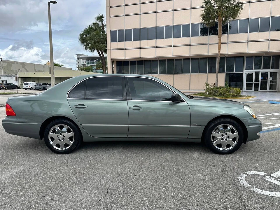 2003 Lexus LS 3rd Gen - Image 27 of 31