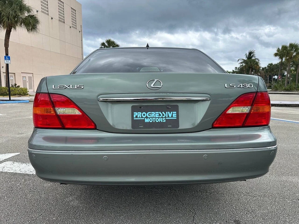 2003 Lexus LS 3rd Gen - Image 16 of 31