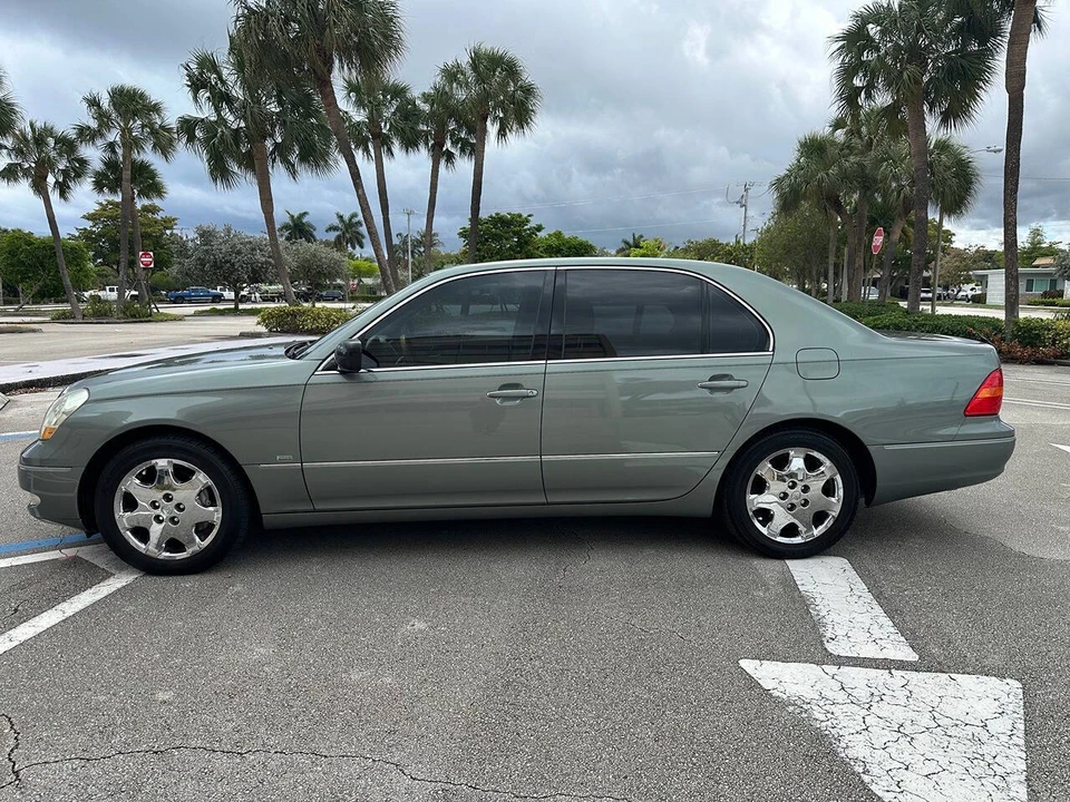 2003 Lexus LS 3rd Gen - Image 9 of 31