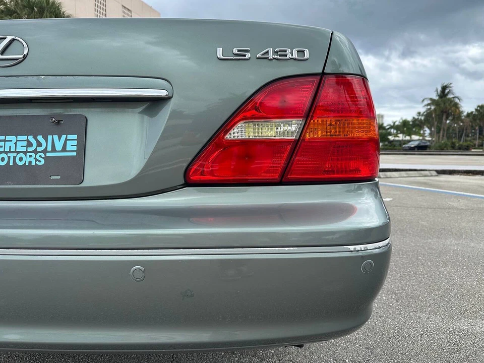 2003 Lexus LS 3rd Gen - Image 18 of 31
