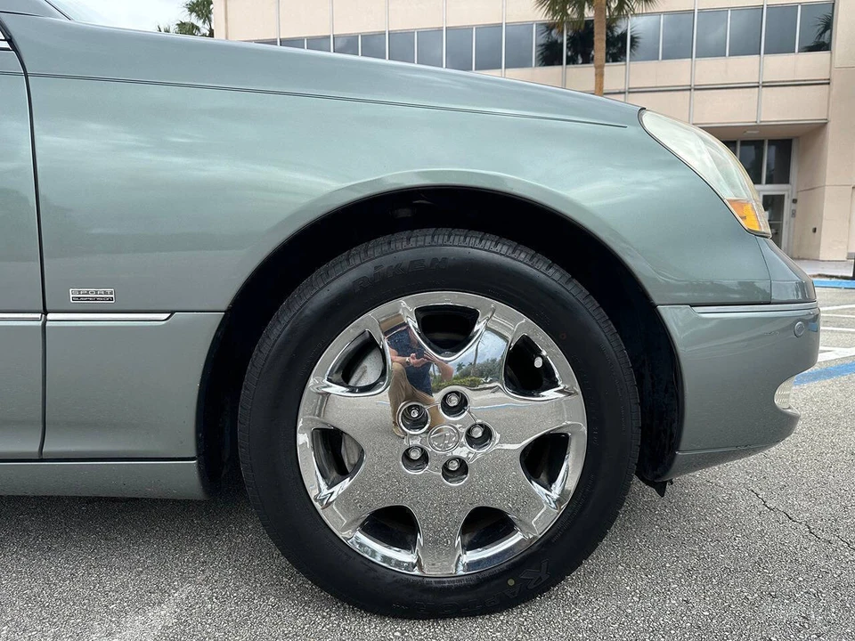 2003 Lexus LS 3rd Gen - Image 25 of 31