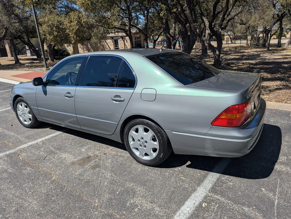2003 Lexus LS 3rd Gen - Image 12 of 31