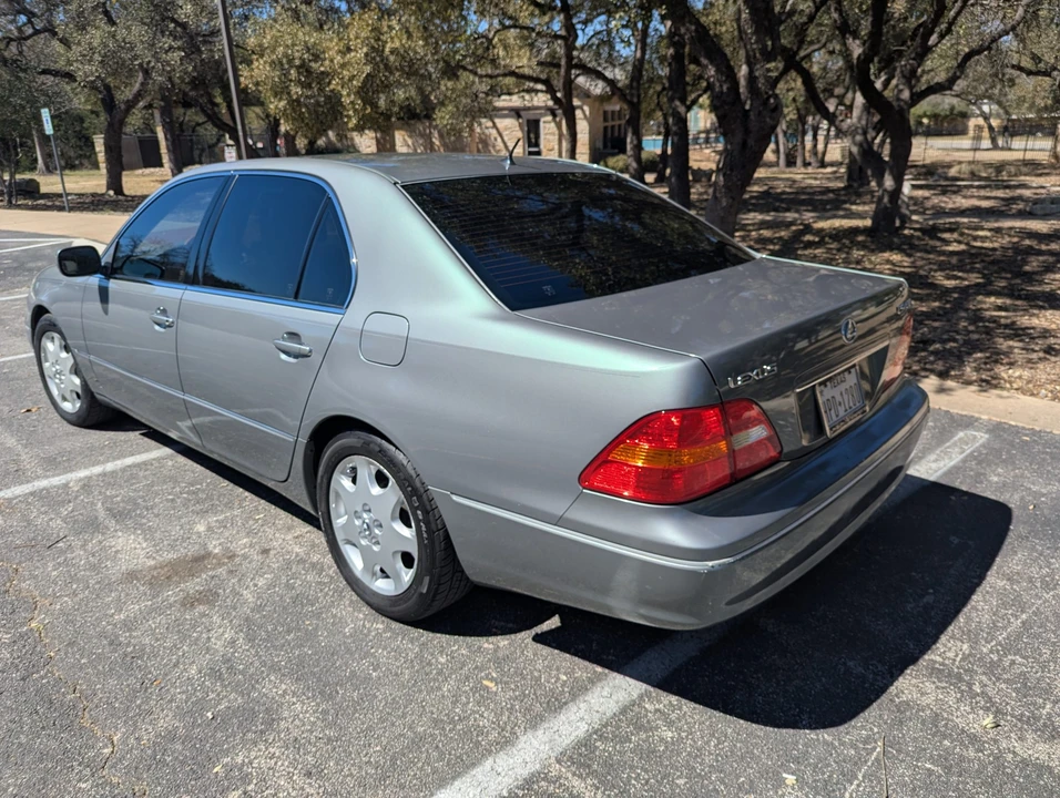 2003 Lexus LS 3rd Gen - Image 13 of 31