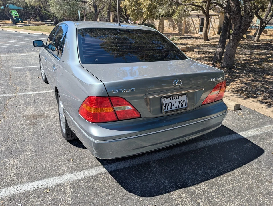 2003 Lexus LS 3rd Gen - Image 14 of 31