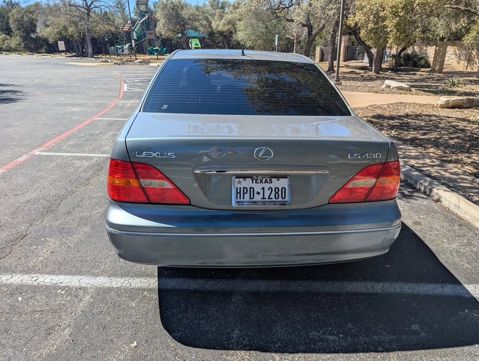 2003 Lexus LS 3rd Gen - Image 15 of 31