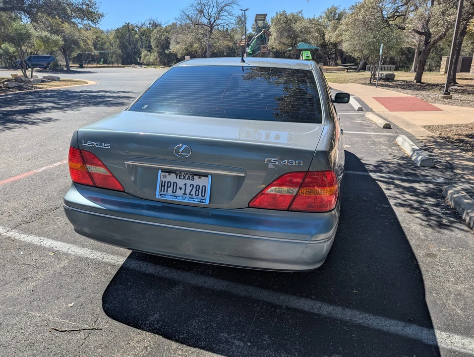 2003 Lexus LS 3rd Gen - Image 16 of 31