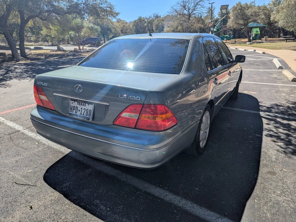 2003 Lexus LS 3rd Gen - Image 17 of 31