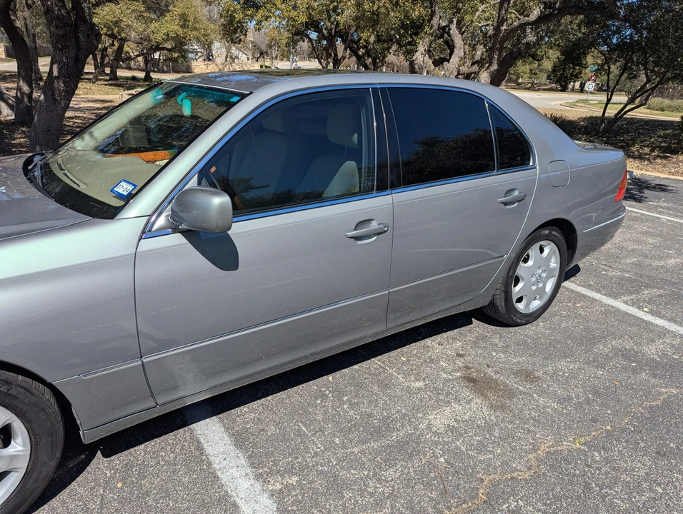 2003 Lexus LS 3rd Gen - Image 10 of 31
