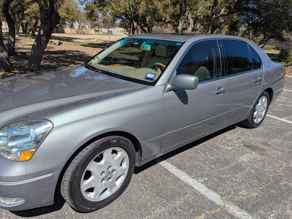 2003 Lexus LS 3rd Gen - Image 9 of 31