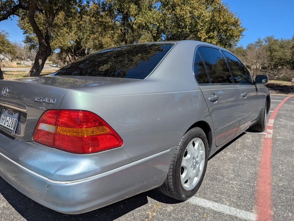 2003 Lexus LS 3rd Gen - Image 18 of 31