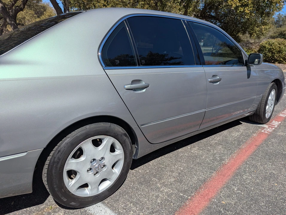 2003 Lexus LS 3rd Gen - Image 19 of 31