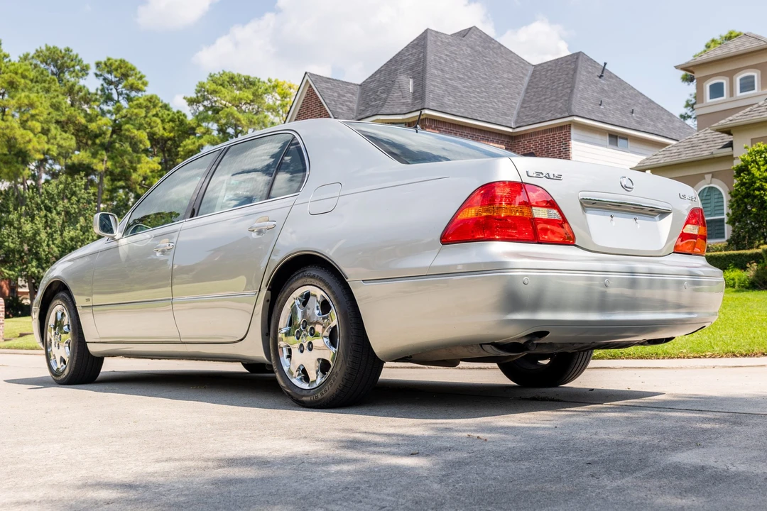 2003 Lexus LS 3rd Gen - Image 9 of 31