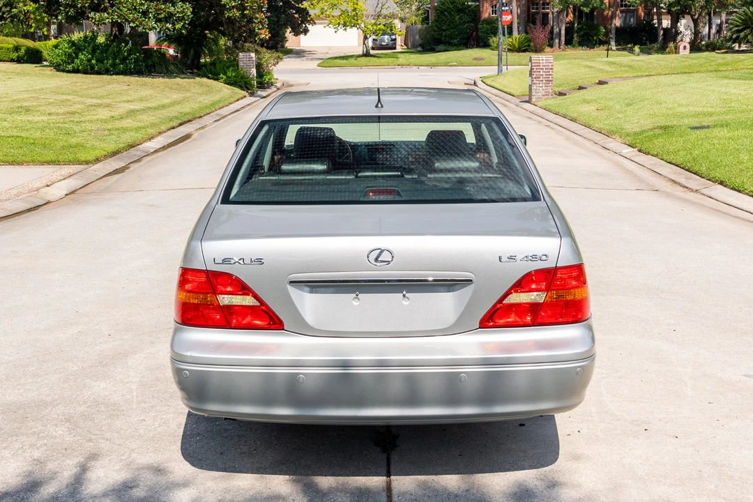 2003 Lexus LS 3rd Gen - Image 10 of 31