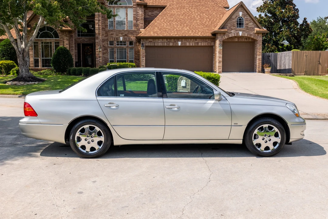 2003 Lexus LS 3rd Gen - Image 13 of 31