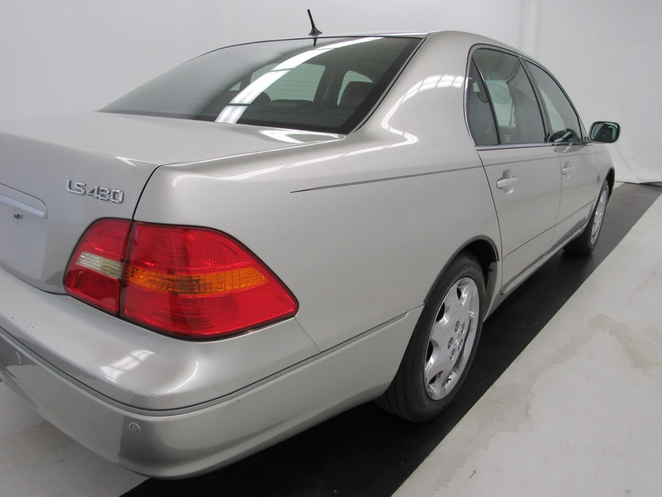 2003 Lexus LS 3rd Gen - Image 23 of 31